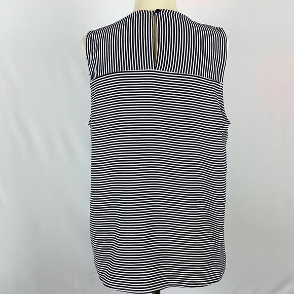 Monteau Sleeveless Blouse with Center Pleat and Keyhole in Back - Size XL - Picture 5 of 10